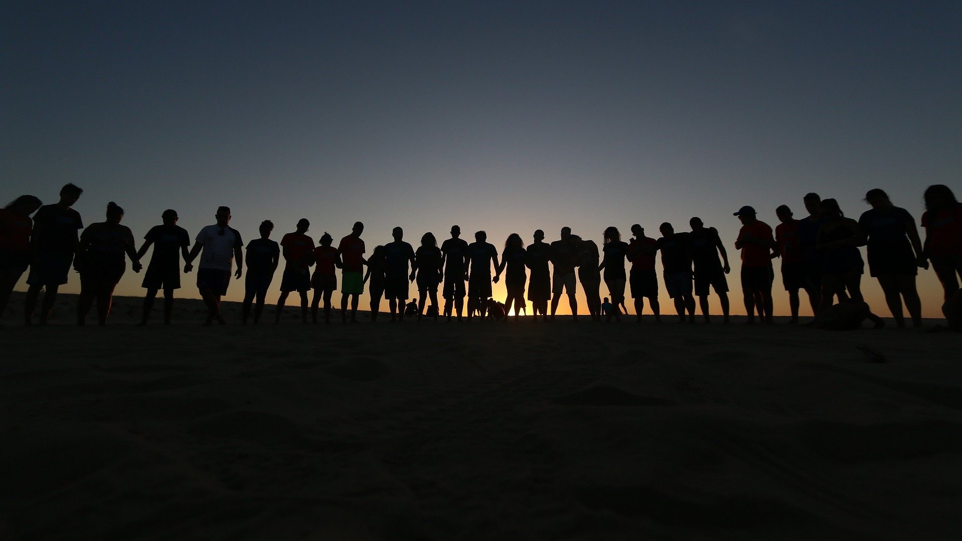 Gruppe Jugendlicher | &copy; Joseph Redfield Nino auf Pixabay