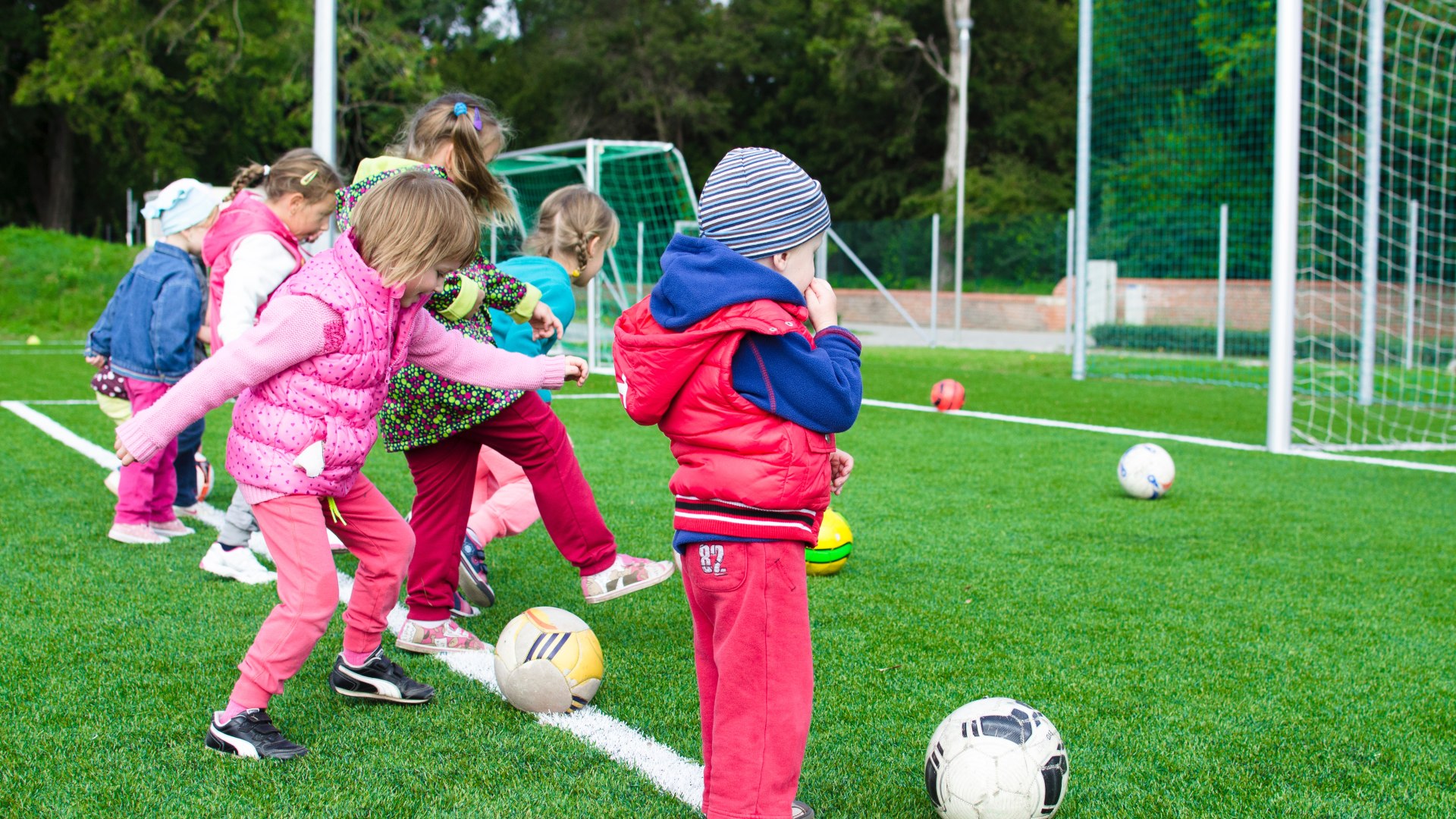 Spielende Kinder | &copy;  Lukas from Pexels
